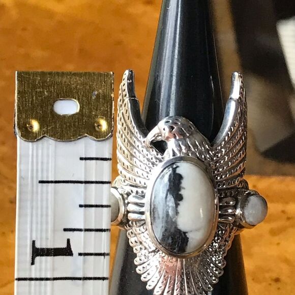 Natural White Buffalo Sterling Silver Eagle Ring Size 6 - Picture 6 of 8
